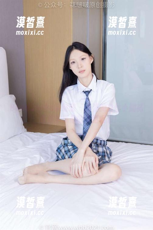 BoBoSocks袜啵啵 - 小淳的白丝小腿袜，在线解锁你的美图幻想！