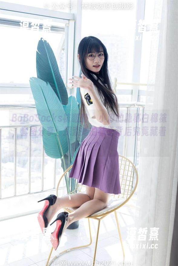 BoBoSocks袜啵啵 - 小淳的隐秘白棉袜，套图分享：探索她的袜子背后究竟藏着什么？