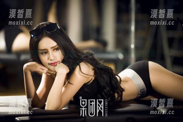 GIRLT果团网 - “照片里，莫雅琪的礼服好像在跟我眨眼”——别问我怎么知道的，感觉就是感觉。