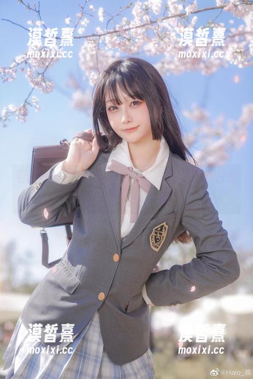 看过Halo_酱的奶牛写真才能理解，什么叫做‘牛’头人面！