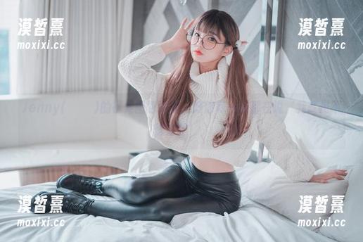 Jenny(정제니)的裸足图包更新：好像每一张都在说‘我就是不想穿鞋’。