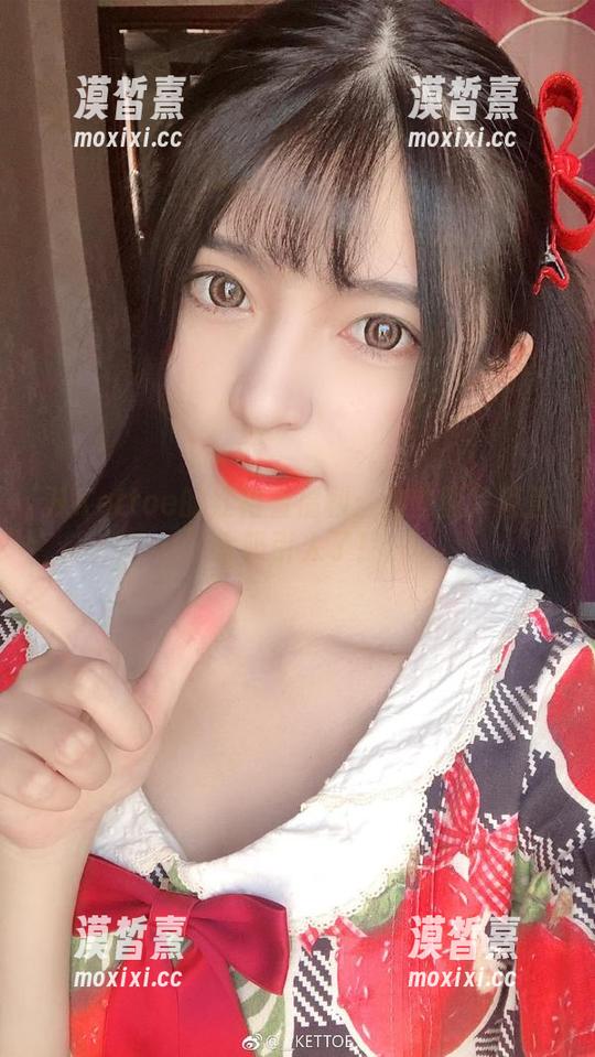 Kettoe 从Kettoe的红裙看福利:这些图片简直太吸引人了!