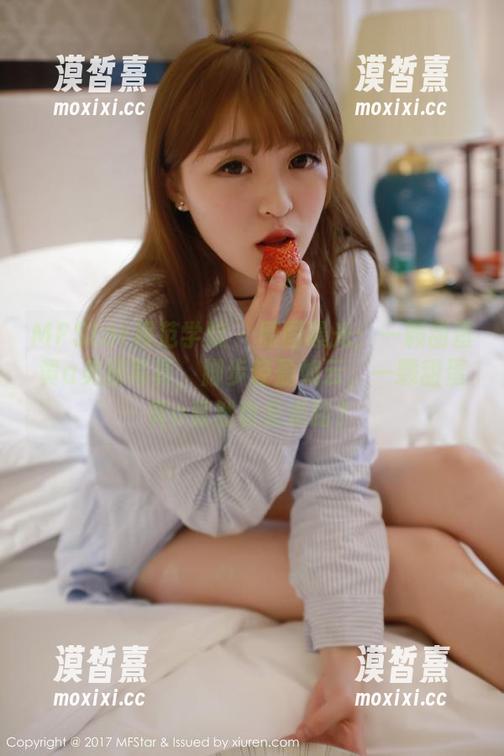 MFStar模范学院-一颗甜蛋黄a MFStar模范学院 - 原图曝光:一颗甜蛋黄a美脚写真,脚步轻盈如云,一颗甜蛋黄a竟然也会走路?