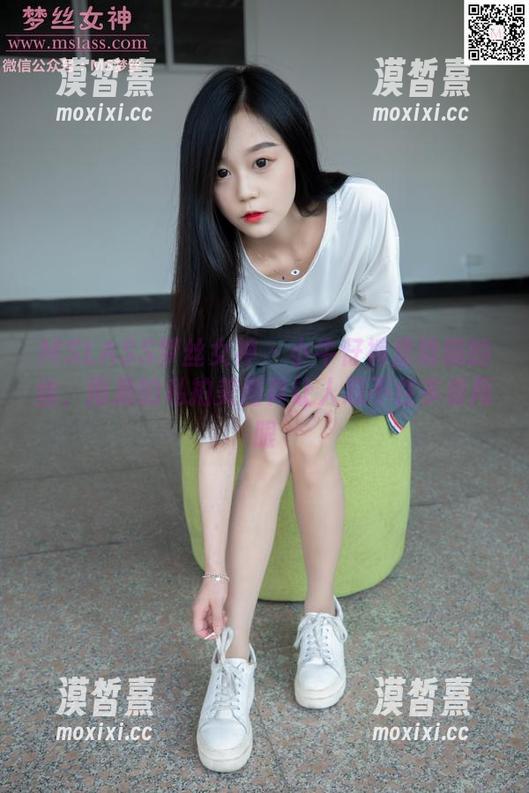 MSLASS梦丝女神-雨晨 MSLASS梦丝女神 - 小牛仔裤里隐藏的丝,雨晨的私拍美图真让人忍不住多看两眼