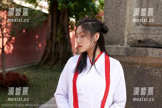 MiiTao蜜桃社 - 许思铭最新图册：纯白的清新，还是腻腻歪歪的白莲花？