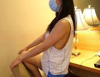 ROSI福利时间：让红色蕾丝为你点燃幻想