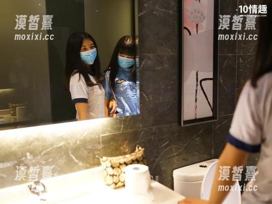 ROSI的长筒黑色丝袜图包，真是让人忍不住多看几眼，好想知道她们在想什么！