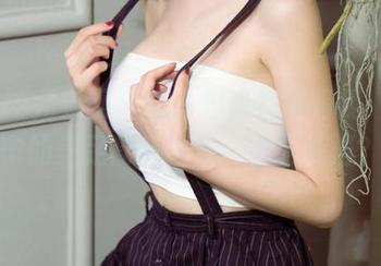 UGirls尤果网 - 每一脚尖都在叫我，李思宁的美足高清图库，谁能抵挡？