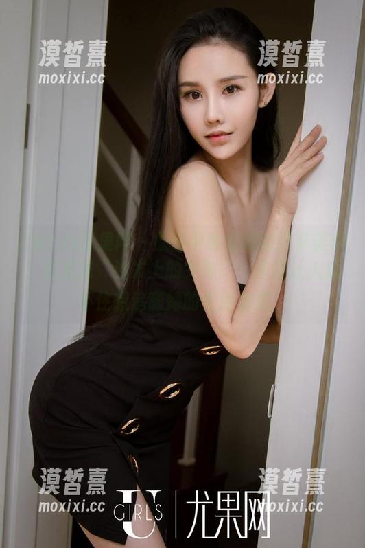 UGirls尤果网 - 原图中韩安琪的居家美学，简直是“沙发上的女神”：作品让人忍不住想追随她的生活方式。