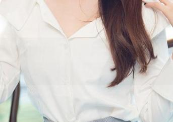 UGirls尤果网 - 私房风暴来袭：韩沫瑜居家写真的欢乐与慵懒