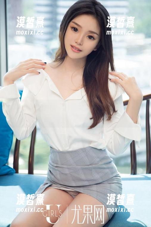 UGirls尤果网 - 私房风暴来袭：韩沫瑜居家写真的欢乐与慵懒
