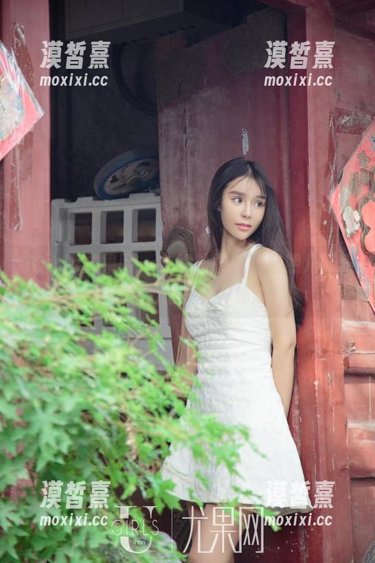 UGirls尤果网 - 在线美图里的黛熙儿，眼镜也能透出一丝神秘感！