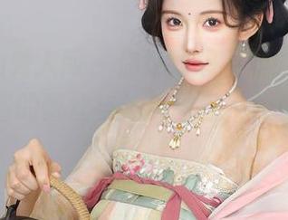 Xiuren秀人网 - 你绝对想不到！Emily顾奈奈酱的蕾丝与丝袜图包，分享之前得先深呼吸！