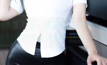 Xiuren秀人网 - 作品的校服穿搭，MOON嘉依到底想传达什么？我有点搞不懂！