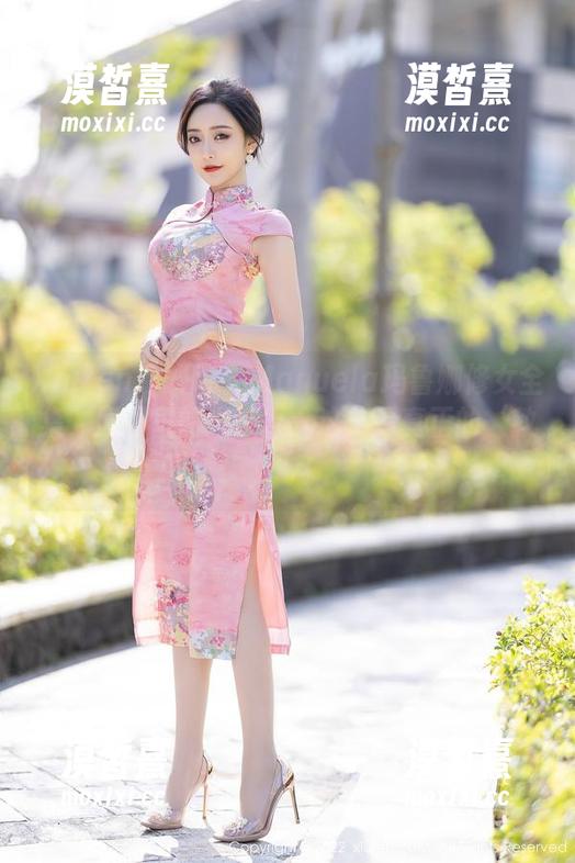 Xiuren秀人网 - Manuela玛鲁娜修女全集，原图里的大惊喜：这才是真正的‘教义’！