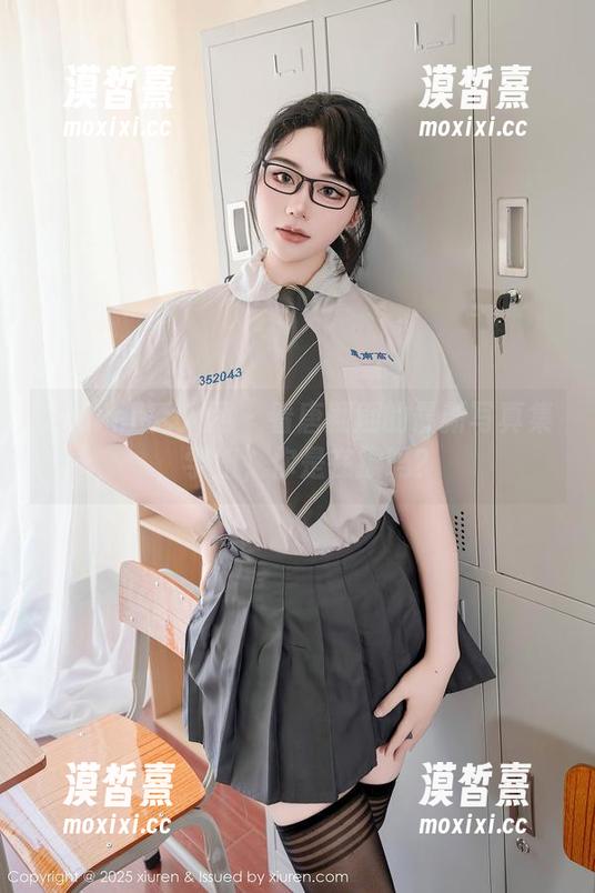 Xiuren秀人网 - 看唐翩翩的最新写真集，学姐，你是在撩吗？