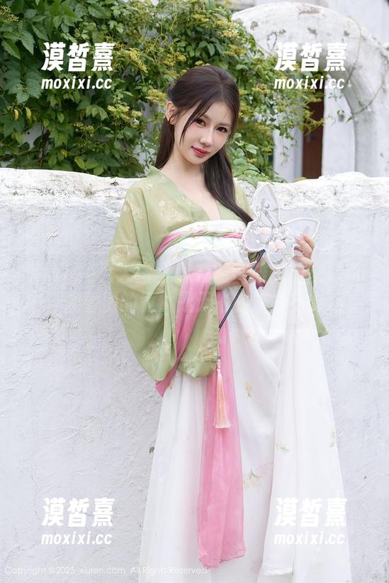 Xiuren秀人网 - 我在陆萱雅的教室写真中，观看到的竟然是无形的魅力与灵动。
