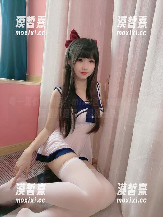 每一张都是惊喜！miko酱ww的灰丝写真原图真是值得细细品味。