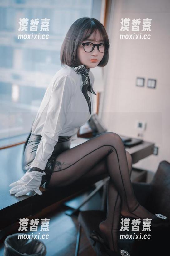yeeun孙乐乐的奶牛写真：牛气冲天还是别有洞天？