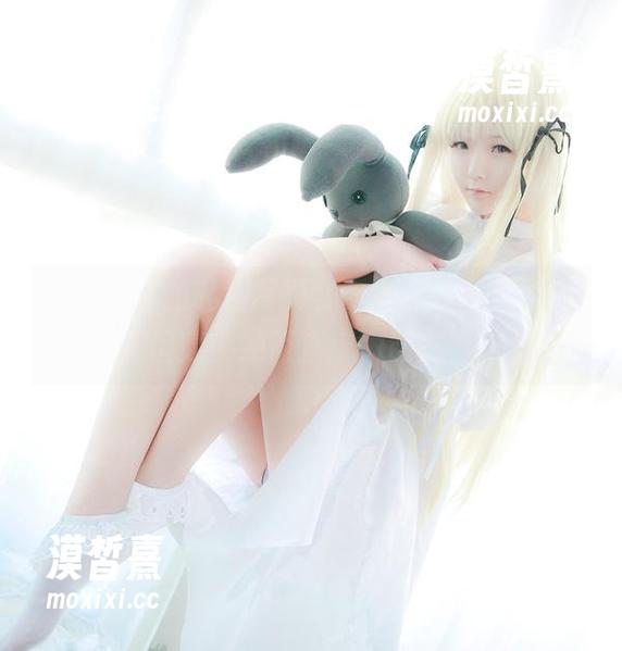 一小央泽的私房写真，毛衣本身不重要，但穿上她简直魔力四射。