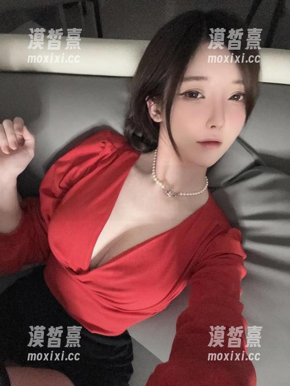 一小央泽婚纱美图合集，感觉脑海中突然浮现出了一场盛大的派对！