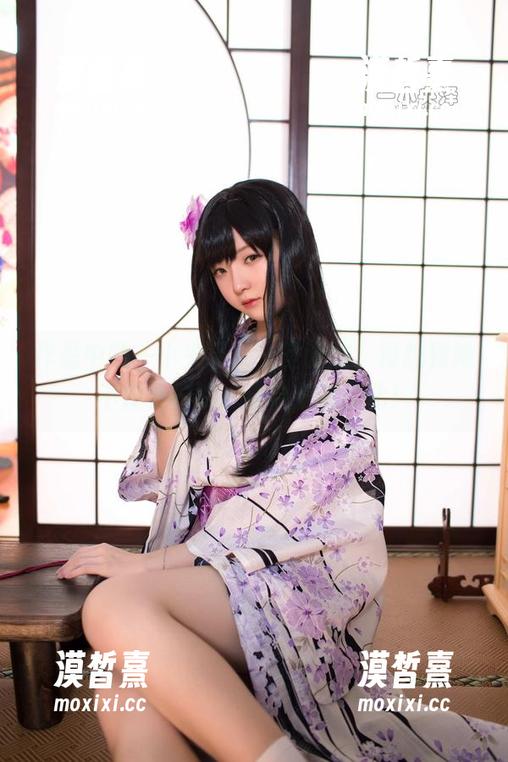 作品中的一小央泽奉上圣诞鹿，没想到她不仅会拍照，还会把我萌化！
