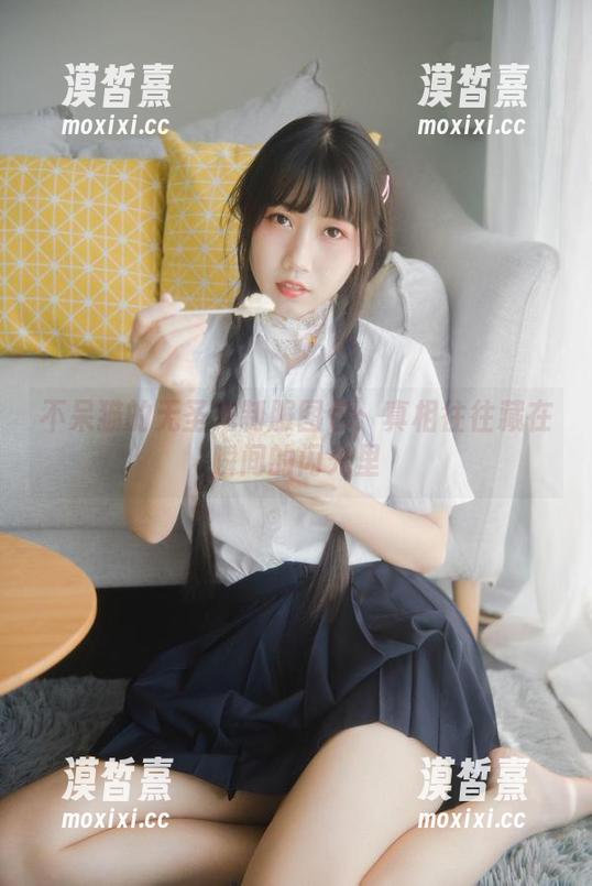 不呆猫的无圣光制服图包：真相往往藏在瞬间的闪光里
