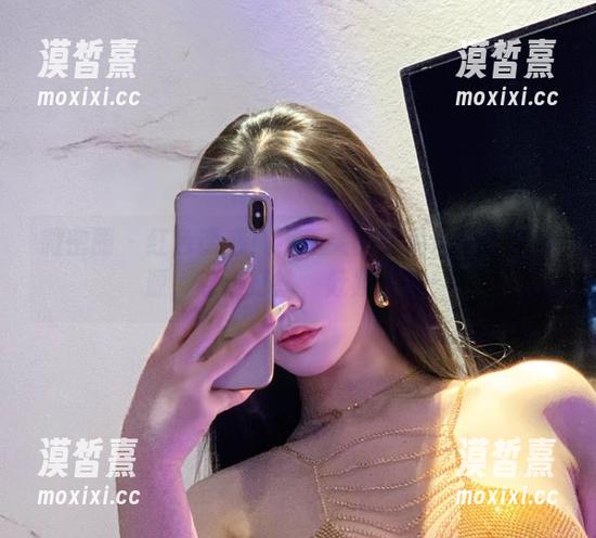 微密圈 - 红色诱惑！不爱笑的赛琳最新内衣资源，趁热打铁，赶紧围观！