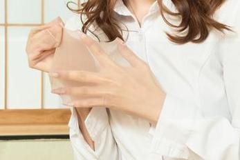 丽柜 - 吊带里的菲菲：高清资源，怎么这么迷人？