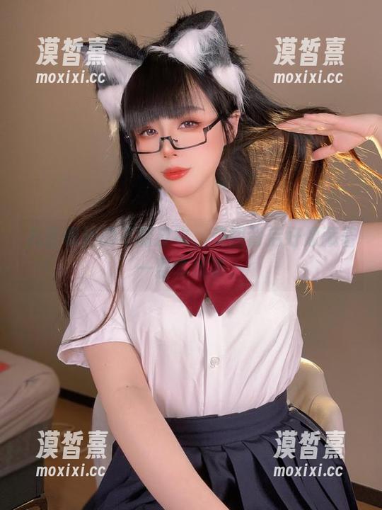九言和她的不羁皮衣，美图背后好像藏着一整本故事。