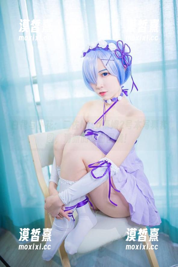 白裙与小花：二佐Nisa蕾姆2号本写真套图，清新的夏日围绕！