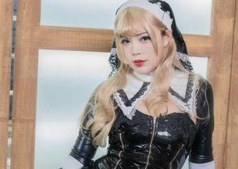 当神职与妩媚邂逅：你烨烨的修女系列作品！