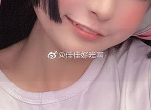 白丝与佳佳好难啊：让我们一起分享这场写真中的小幻想！