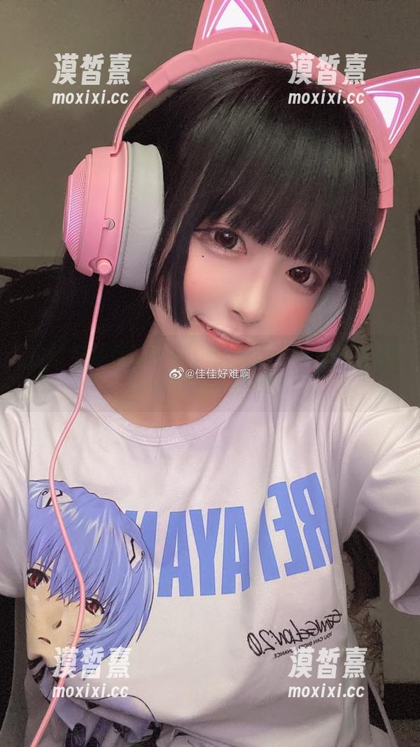 佳佳好难啊 白丝与佳佳好难啊:让我们一起分享这场写真中的小幻想!