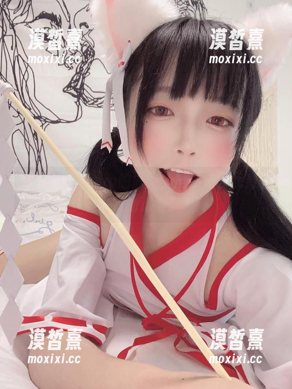 跟着佳佳酱ovo的原图，黑白成了我最喜欢的迷雾。