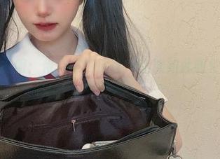 放课后体操服：倦倦喵的原图怎么能如此随性却又这么吸引人？