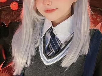 是谁在六二二同学的图集中玩弄精灵少女的美图？这不就是生活中的小调皮？