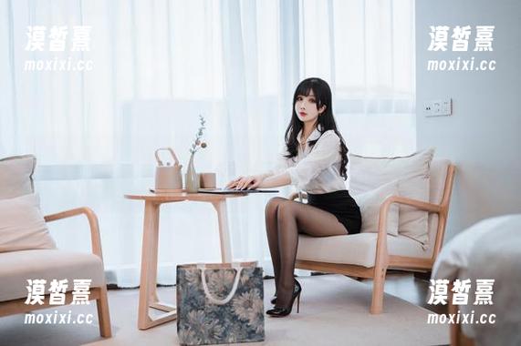 凉凉子rioko带你进入Nikke胜利女神的冰玫瑰烂漫世界，咋就这么美呢？分享一下！