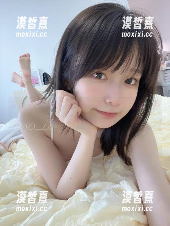 发条少女yoki的炙热写真：就像甜品，颜值和温度双重享受！