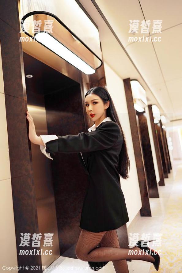 嗲囡囡 - 当陈雅漫VICKY与高清写真邂逅，看看这位秘书如何把平淡生活变得不平凡！