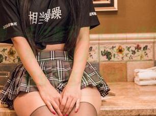 头条女神 - 牛仔裤下的火儿：这组写真简直是视觉的冲击，让人无法自拔，快来一起分享这种感觉！