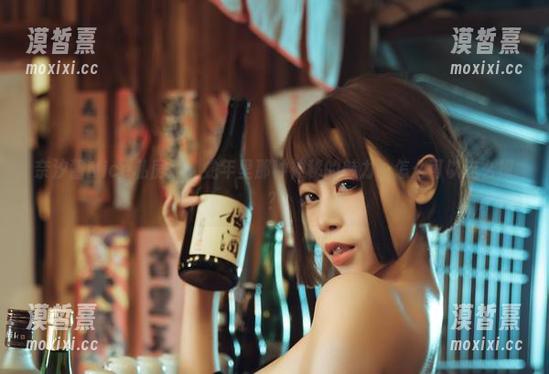 奈汐酱Nice私房照：蛇年里那种神秘的魅力…怎么可以这么撩？
