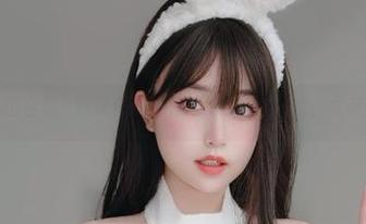 女主K私拍合集，这纯白上衣看得我心里痒痒的，太有魅力了！