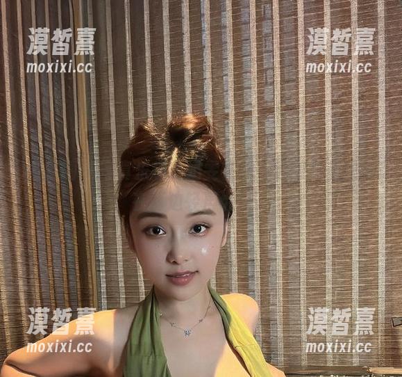 微密圈 - 写真乐趣：奶雯在线，透明之美仿佛在耳边轻声诉说。