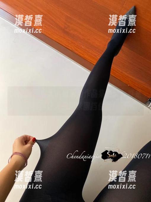 微密圈 - 宸大小姐泳池作品集更新，真是美到让人想用泳圈挡住脸！