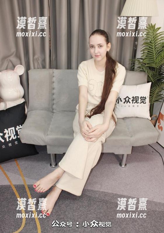 小众视觉-灵灵 小众视觉 - 看、看、看!灵灵美腿新图集,马上要溢出屏幕了!