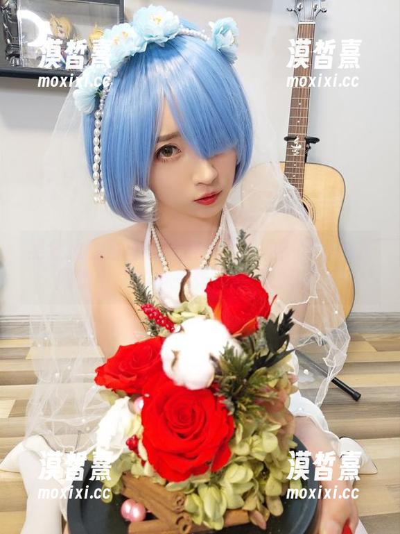 黑金执事为什么叫小女巫露娜？因为她在网盘中撩的每一张都是顶级表现！