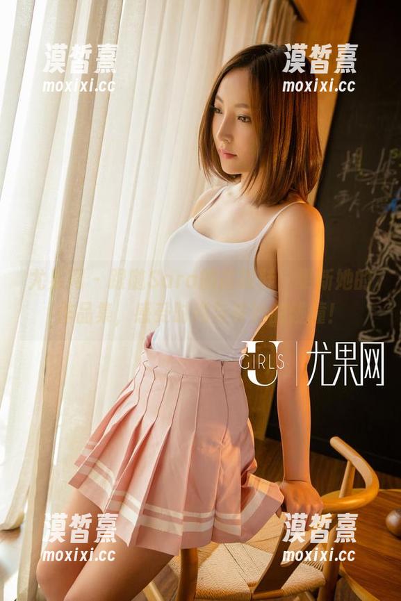 尤果网 - 跟随Sara的高跟鞋，更新她的作品集，感受时尚与奇妙的碰撞！