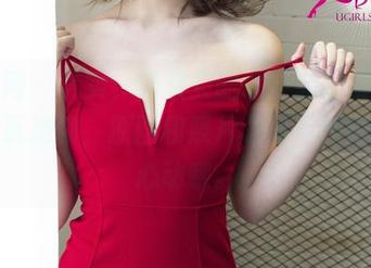 尤果网 - 其实，蒋贝贝的职业装拍摄不只是砖瓦堆砌，原图和照片之间有种微妙的心动哦。