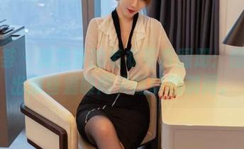 尤蜜荟 - 周思乔的毛衣写真图册：慢慢读出那些温暖而又暧昧的瞬间。